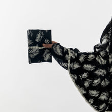 Load image into Gallery viewer, The Feather Prayer Set In Black