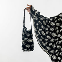 Load image into Gallery viewer, The Feather Prayer Set In Black