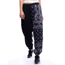 Load image into Gallery viewer, The Bandana Sweat Pants In Black
